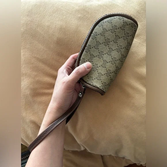 Authentic VTG Balenciaga Small Pouch (Rare design) - Picture 5 of 9